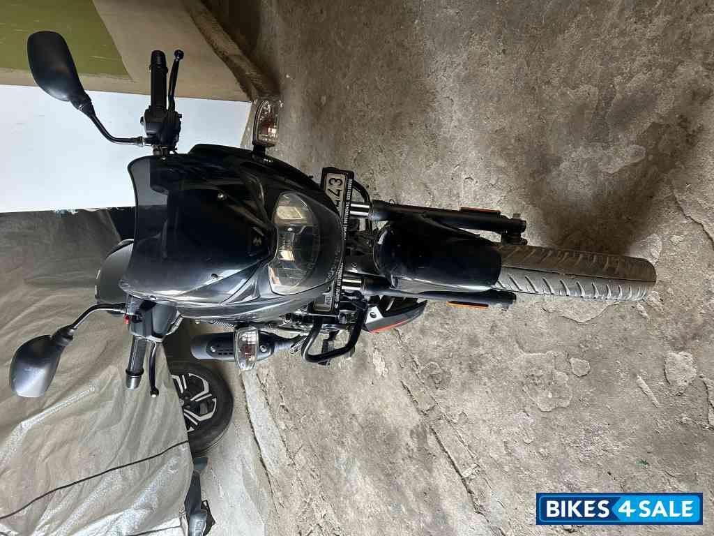 Black Bajaj Pulsar 125 Split Seat