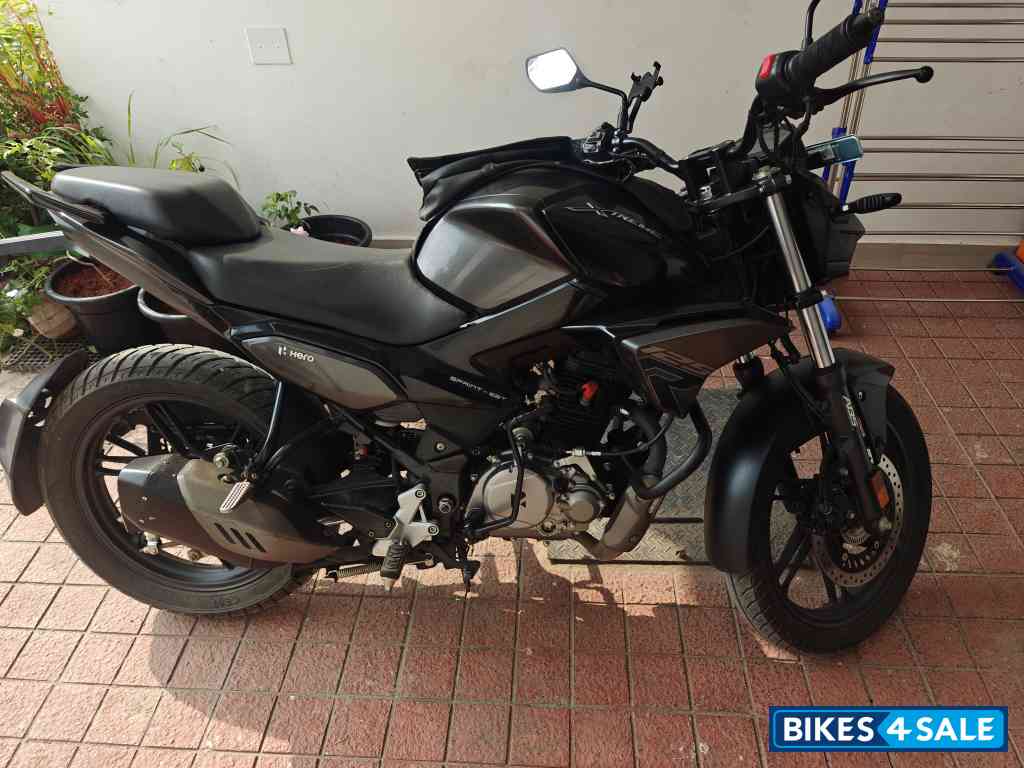 Black Hero Xtreme 125R Dual Channel ABS