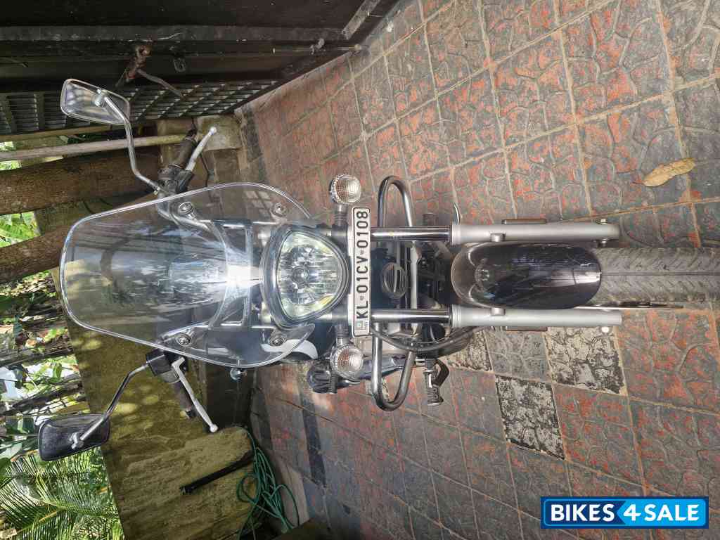 Auburn Black Bajaj Avenger Cruise 220 BS6