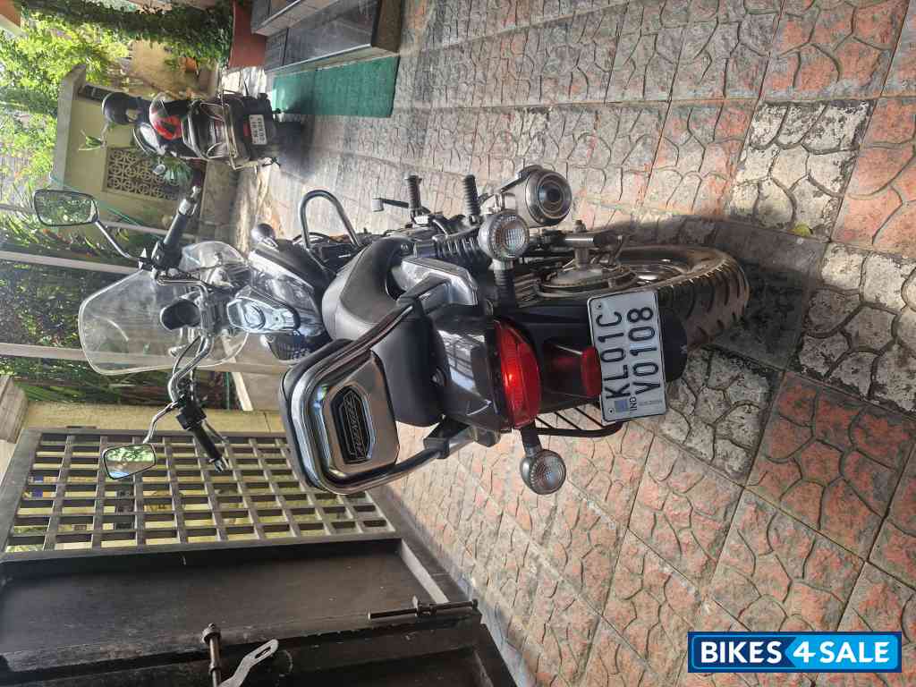 Auburn Black Bajaj Avenger Cruise 220 BS6