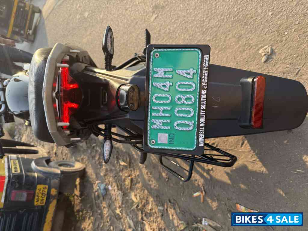 Cosmic Black Revolt RV400 BRZ