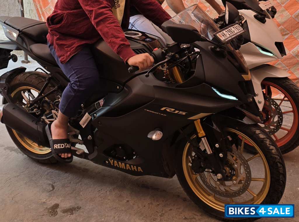 Yamaha R15 V4