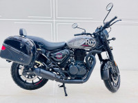 Dapper Grey Royal Enfield Hunter 350 Retro