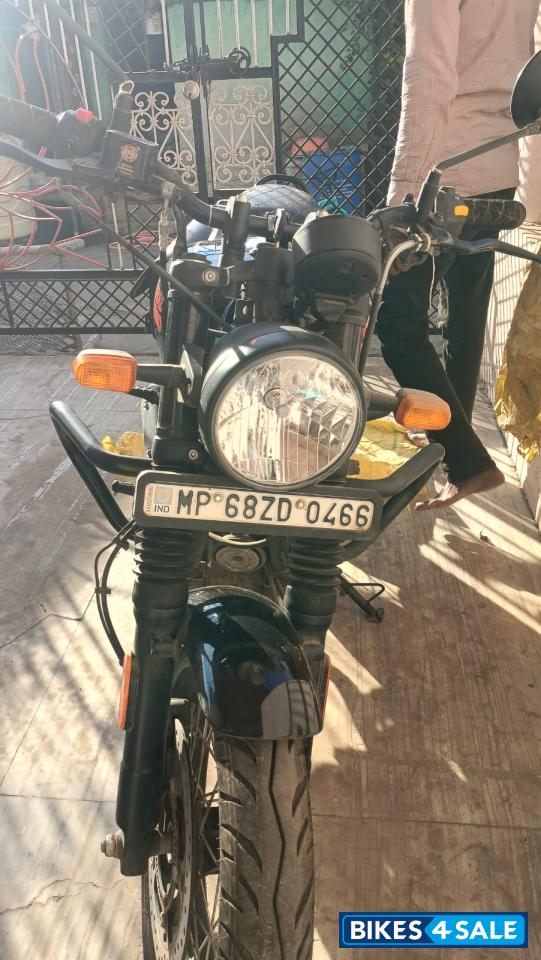 Factory Black Royal Enfield Hunter 350 Retro