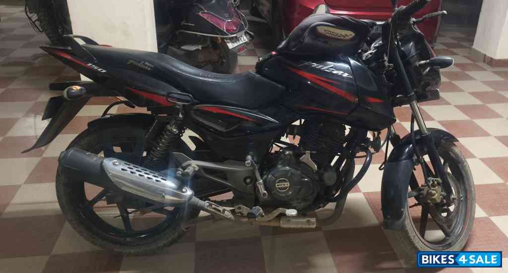 Black Bajaj Pulsar 150