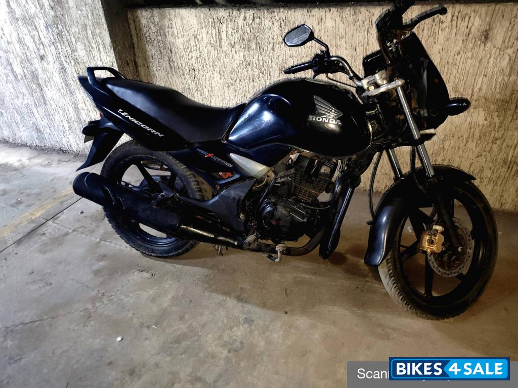 Black Honda CB Unicorn