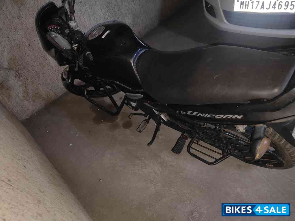 Black Honda CB Unicorn