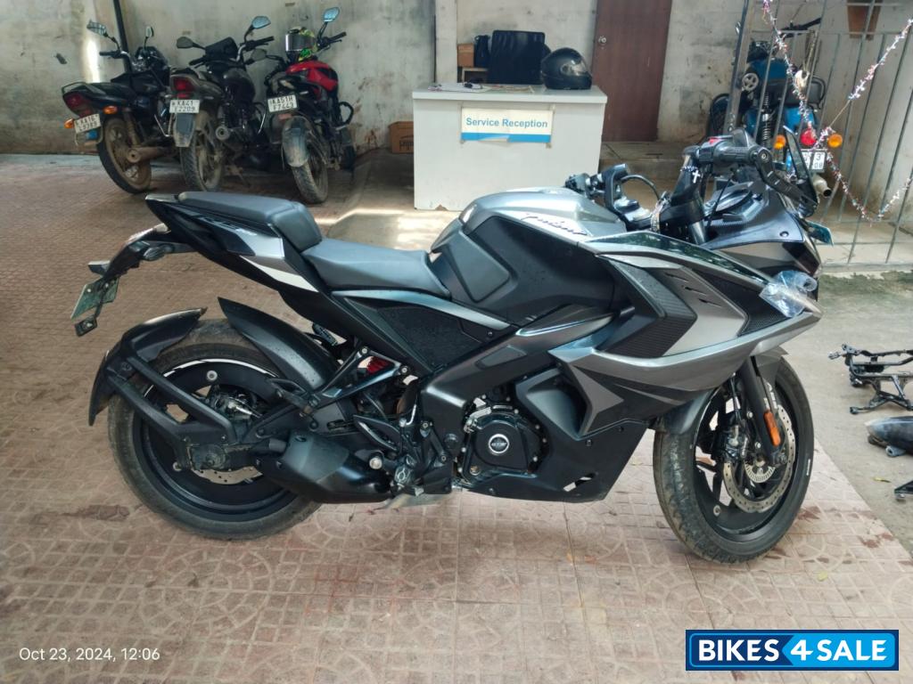 Bajaj Pulsar RS 200 BS6