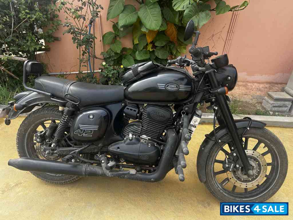 Jawa 42 Dual Channel ABS AllStar Black