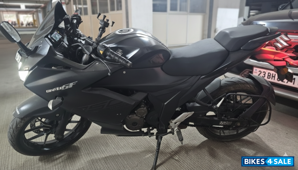 Black Suzuki Gixxer SF 250