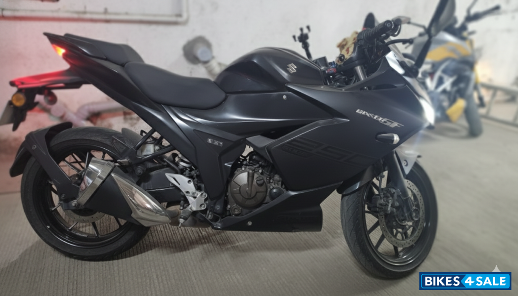 Black Suzuki Gixxer SF 250