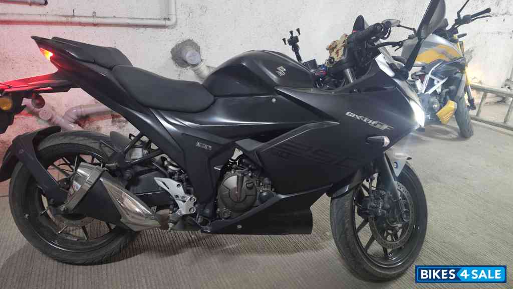 Black Suzuki Gixxer SF 250