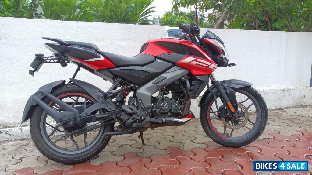 Mat Red Bajaj Pulsar NS 125