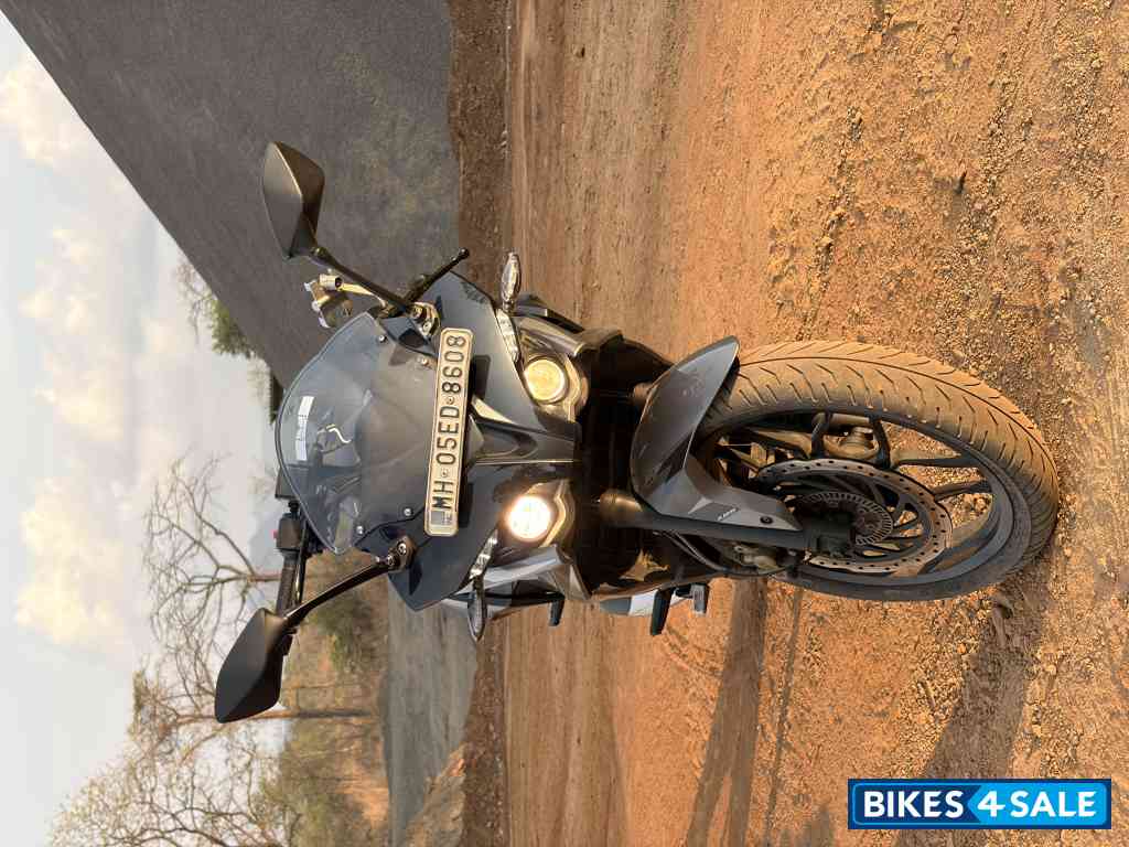 Bajaj Pulsar RS 200 ABS