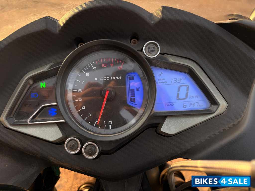 Bajaj Pulsar RS 200 ABS