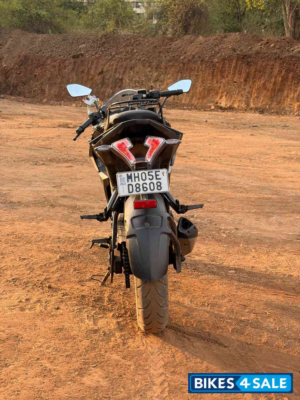 Bajaj Pulsar RS 200 ABS