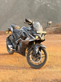 Bajaj Pulsar RS 200 ABS