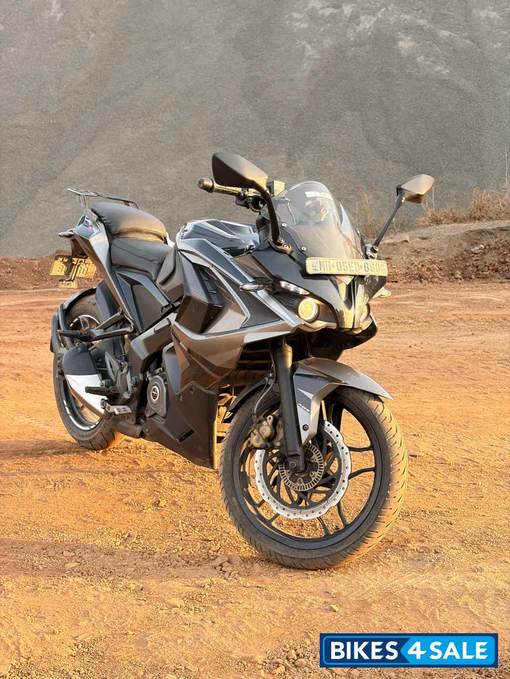 Bajaj Pulsar RS 200 ABS