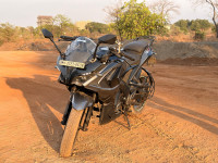 Bajaj Pulsar RS 200 ABS