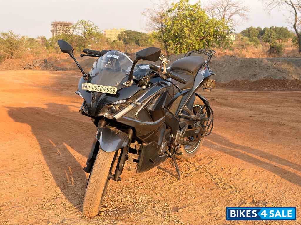 Bajaj Pulsar RS 200 ABS