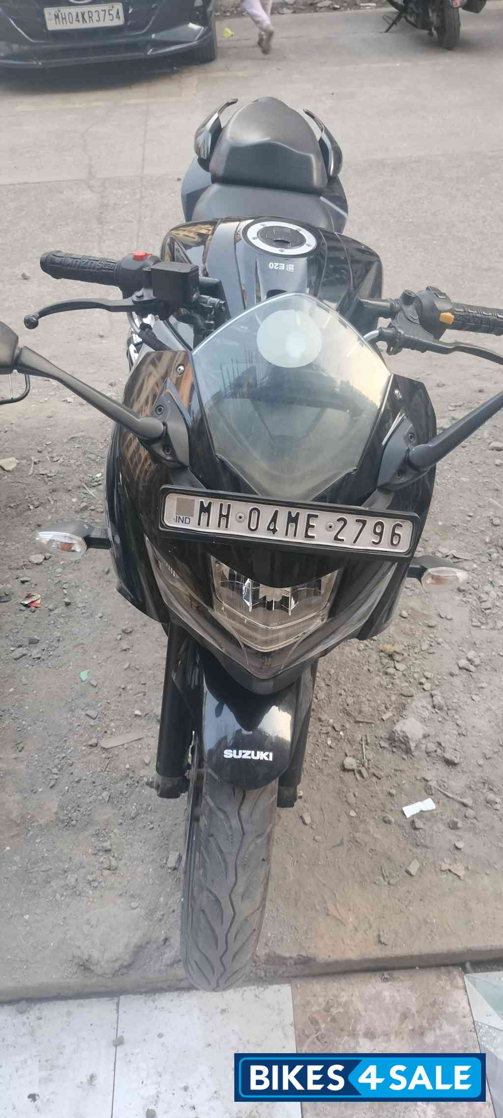 Black Suzuki Gixxer SF