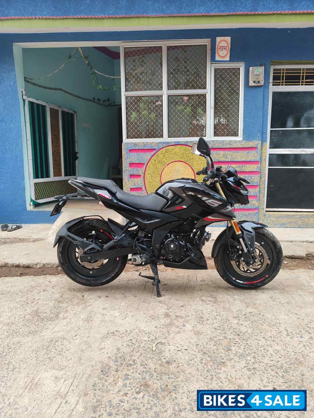 Brooklyn Black Bajaj Pulsar N160 Dual Channel ABS Brooklyn Black Bajaj Pulsar N160 Dual Channel ABS
