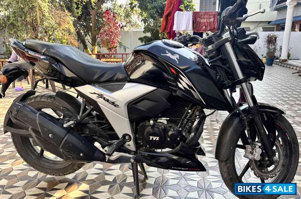 TVS Apache RTR 160 4V BS6