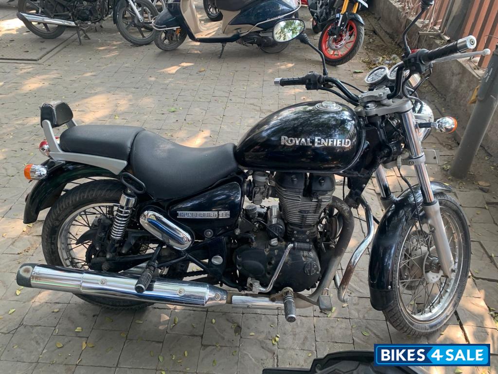 Black Royal Enfield Thunderbird 350