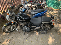 Black Royal Enfield Thunderbird 350