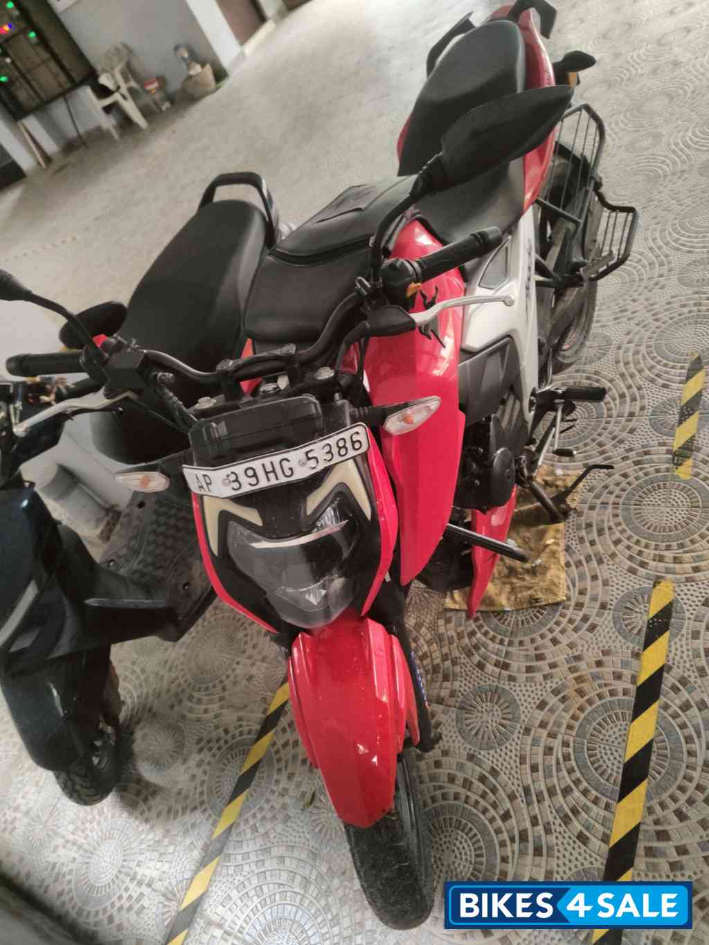 TVS Apache RTR 160 4V BS6