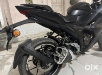 Black Suzuki Gixxer SF 250