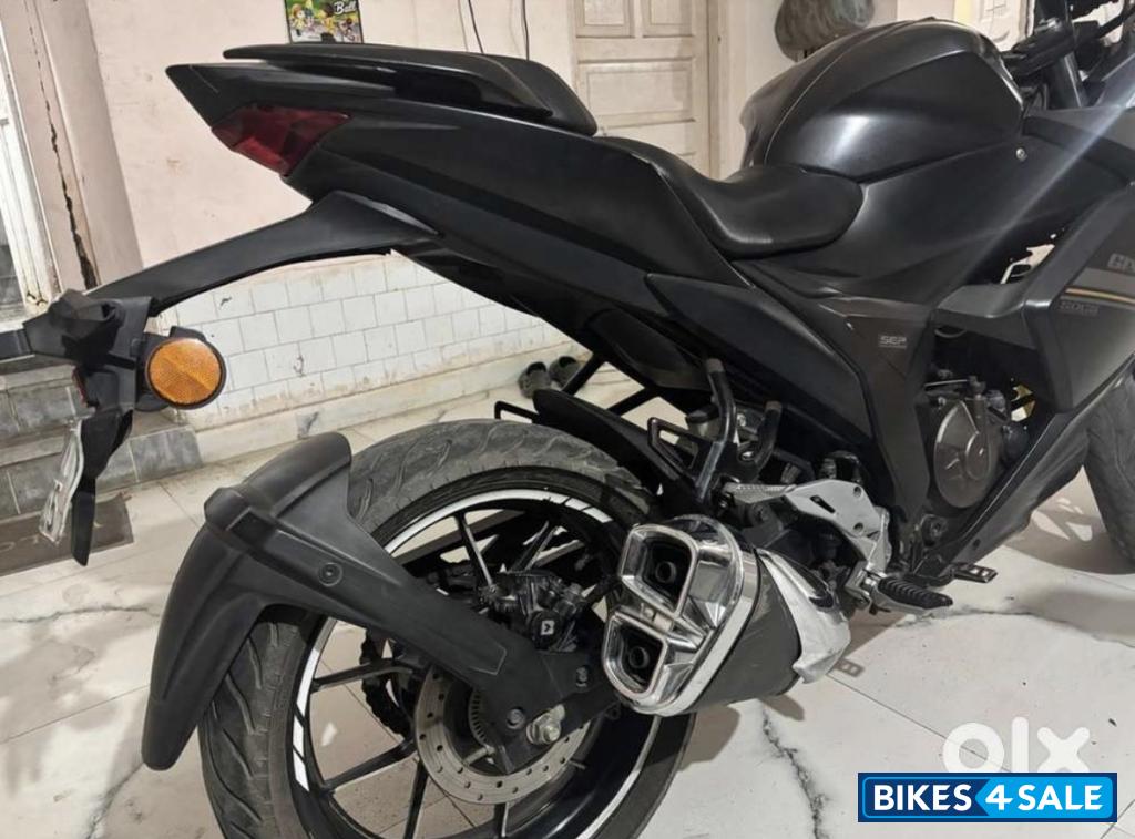 Black Suzuki Gixxer SF 250