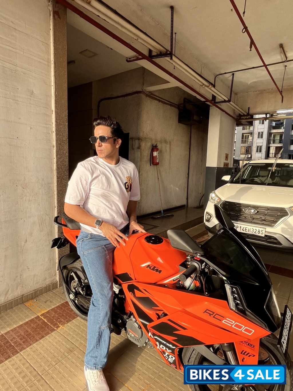 Orange KTM RC 200 GP