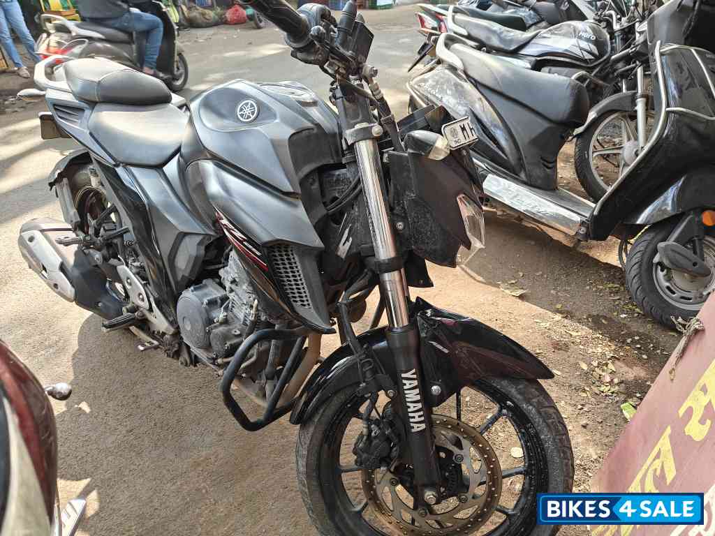 Mat Black 2 Yamaha FZ25