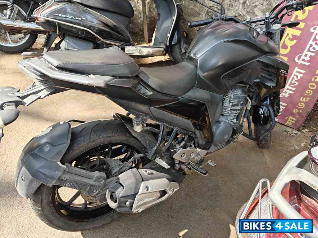 Mat Black 2 Yamaha FZ25