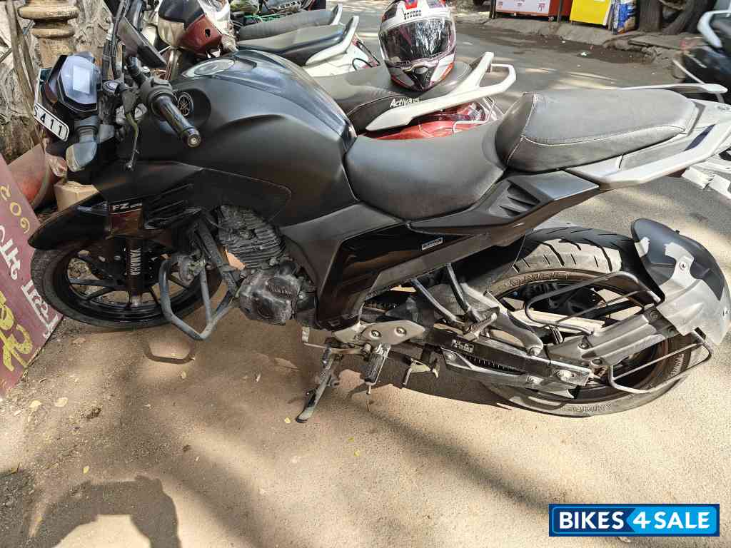 Mat Black 2 Yamaha FZ25