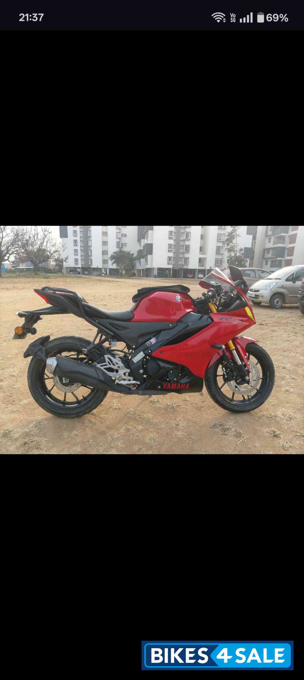 Red Yamaha R15 V4