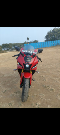 Red Yamaha R15 V4