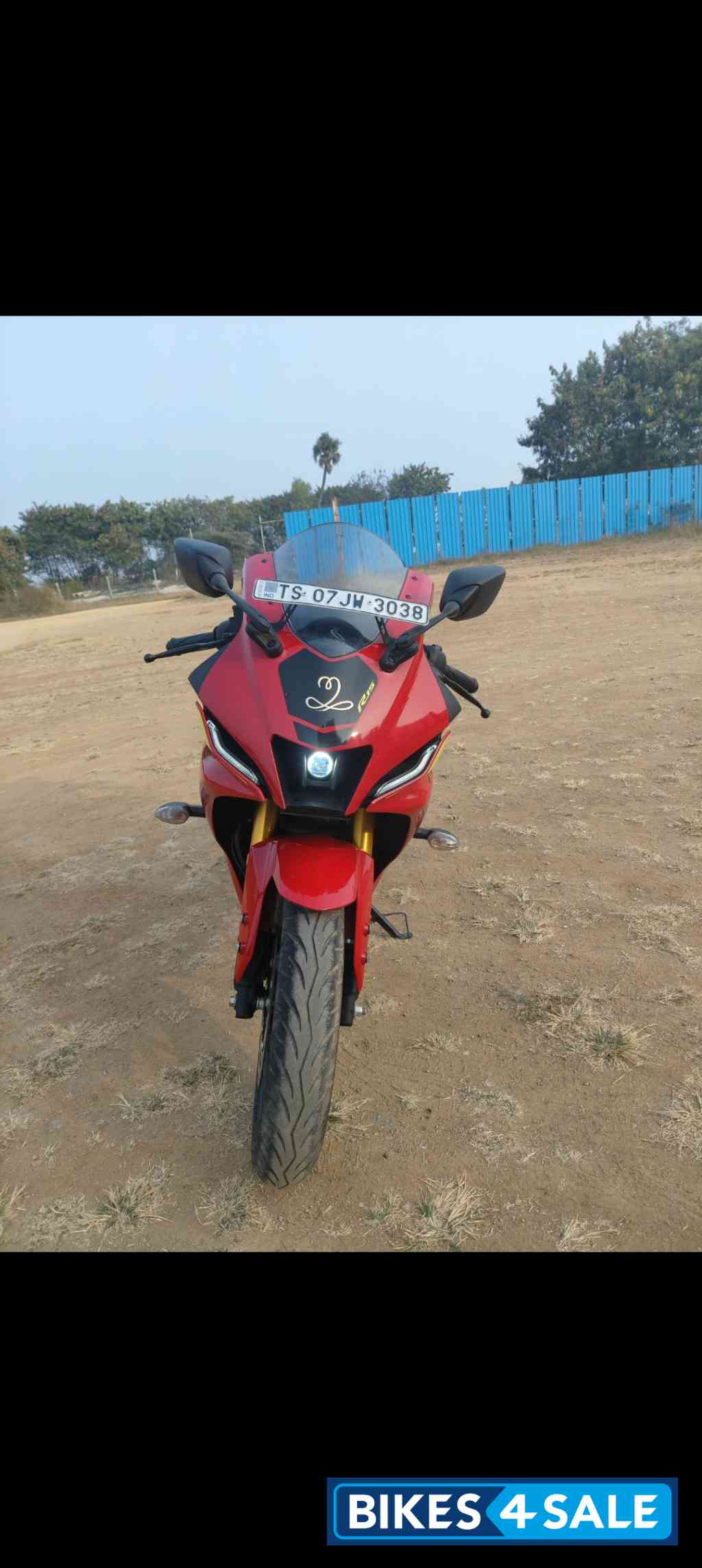 Red Yamaha R15 V4