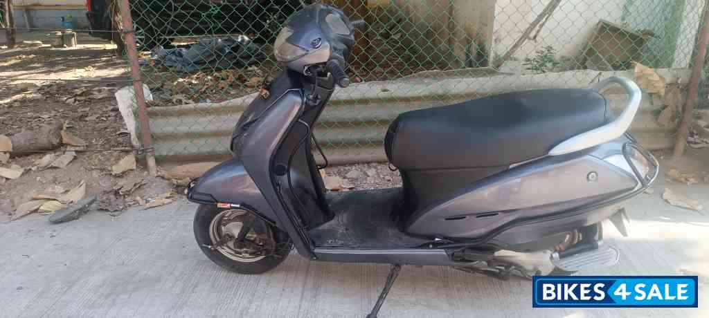 Gray Honda Activa