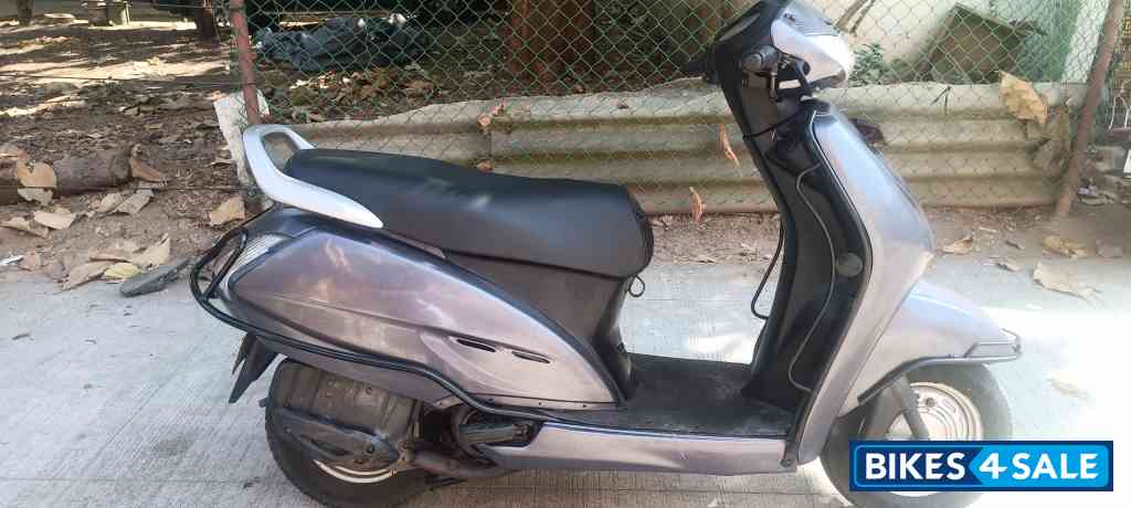 Gray Honda Activa