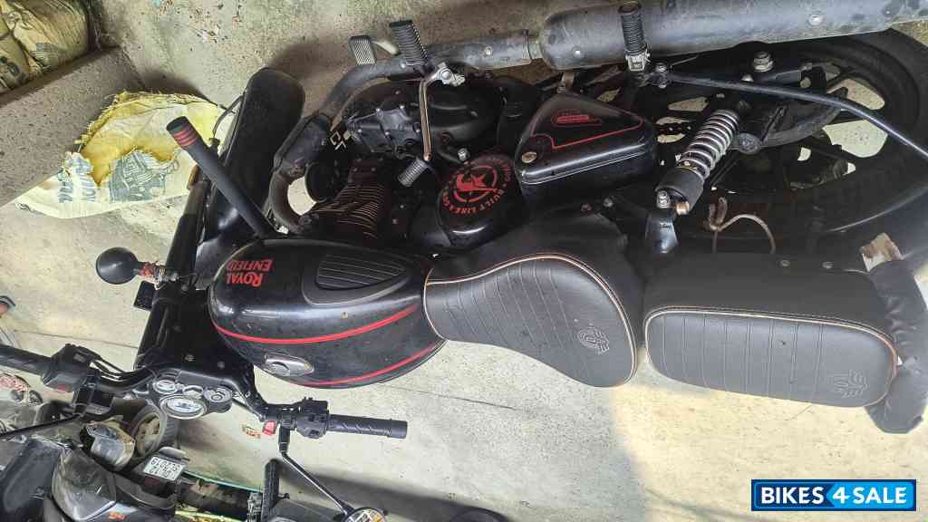 Royal Enfield Classic Stealth Black