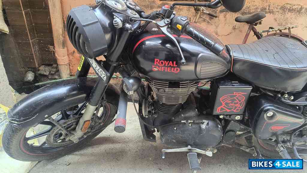 Royal Enfield Classic Stealth Black