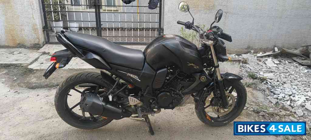 Black Yamaha FZ16