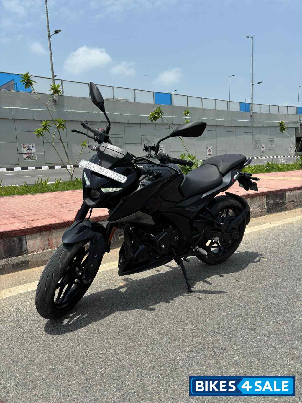 Brooklyn Black Bajaj Pulsar N250 Dual Channel ABS