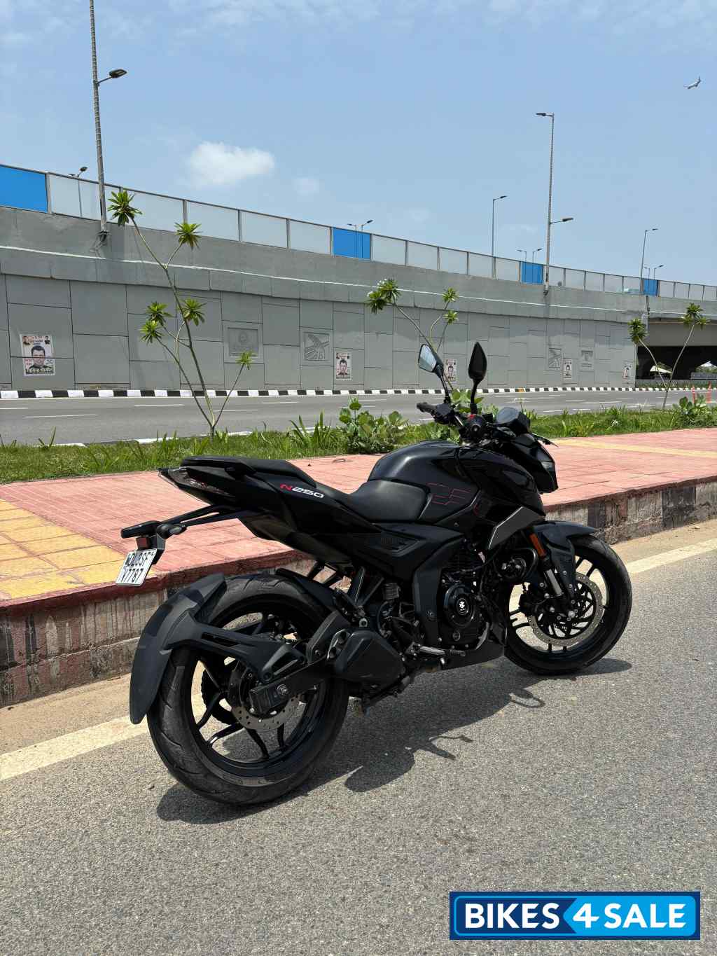 Brooklyn Black Bajaj Pulsar N250 Dual Channel ABS