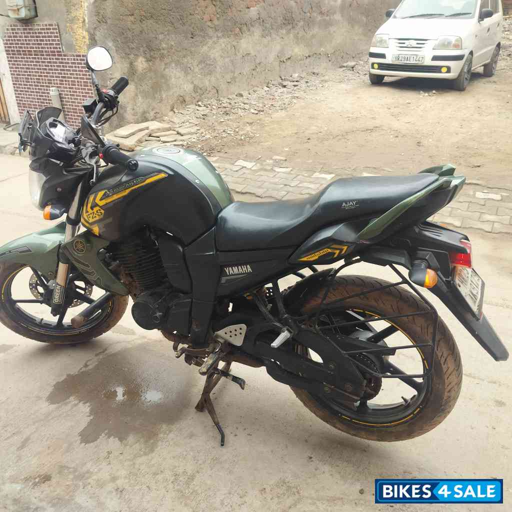 Green Black Yamaha FZ16