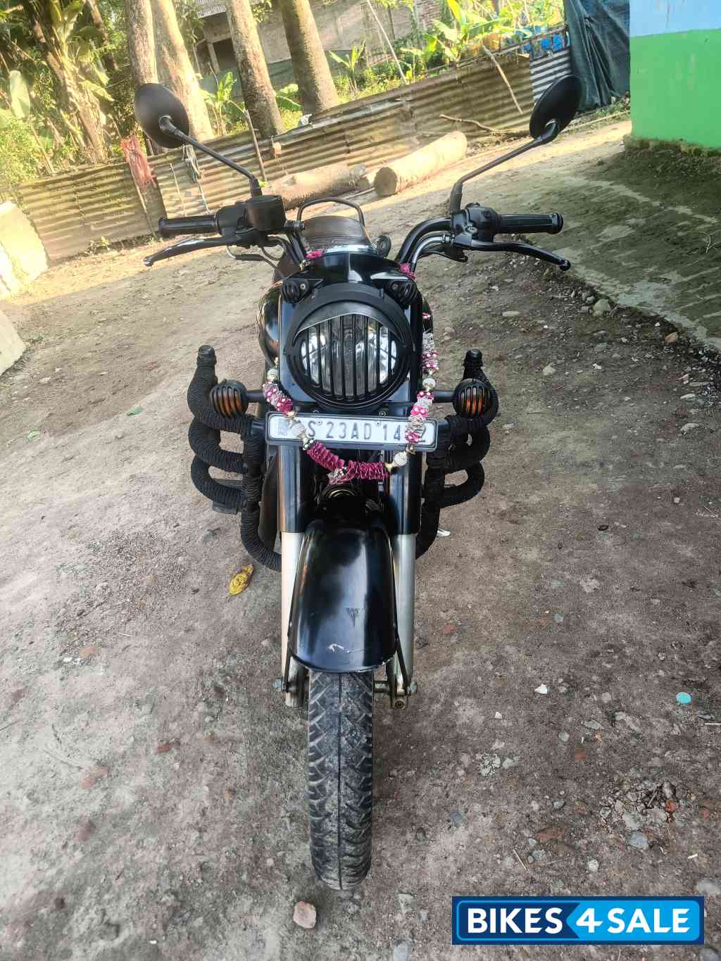 Stealth Black Royal Enfield Classic 350 BS VI