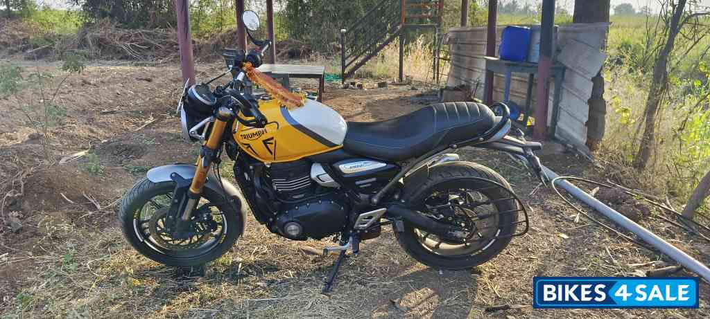 Yellow Triumph Speed 400 2025