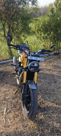 Yellow Triumph Speed 400 2025